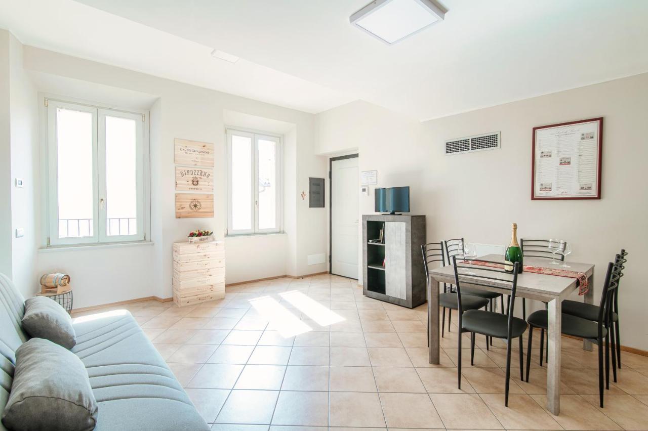 Apartamento Grape Attic 72 - The House Of Travelers Como Exterior foto